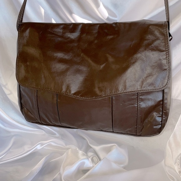 Vintage Hala Shoulder Bag Lightweight Flap Fold Over Dark Brown Gold Hardware - Picture 10 of 14